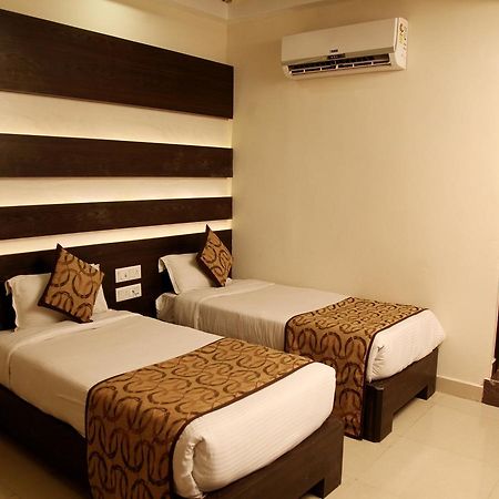 Oyo 905 Galaxy View Hotel Prayagraj Extérieur photo