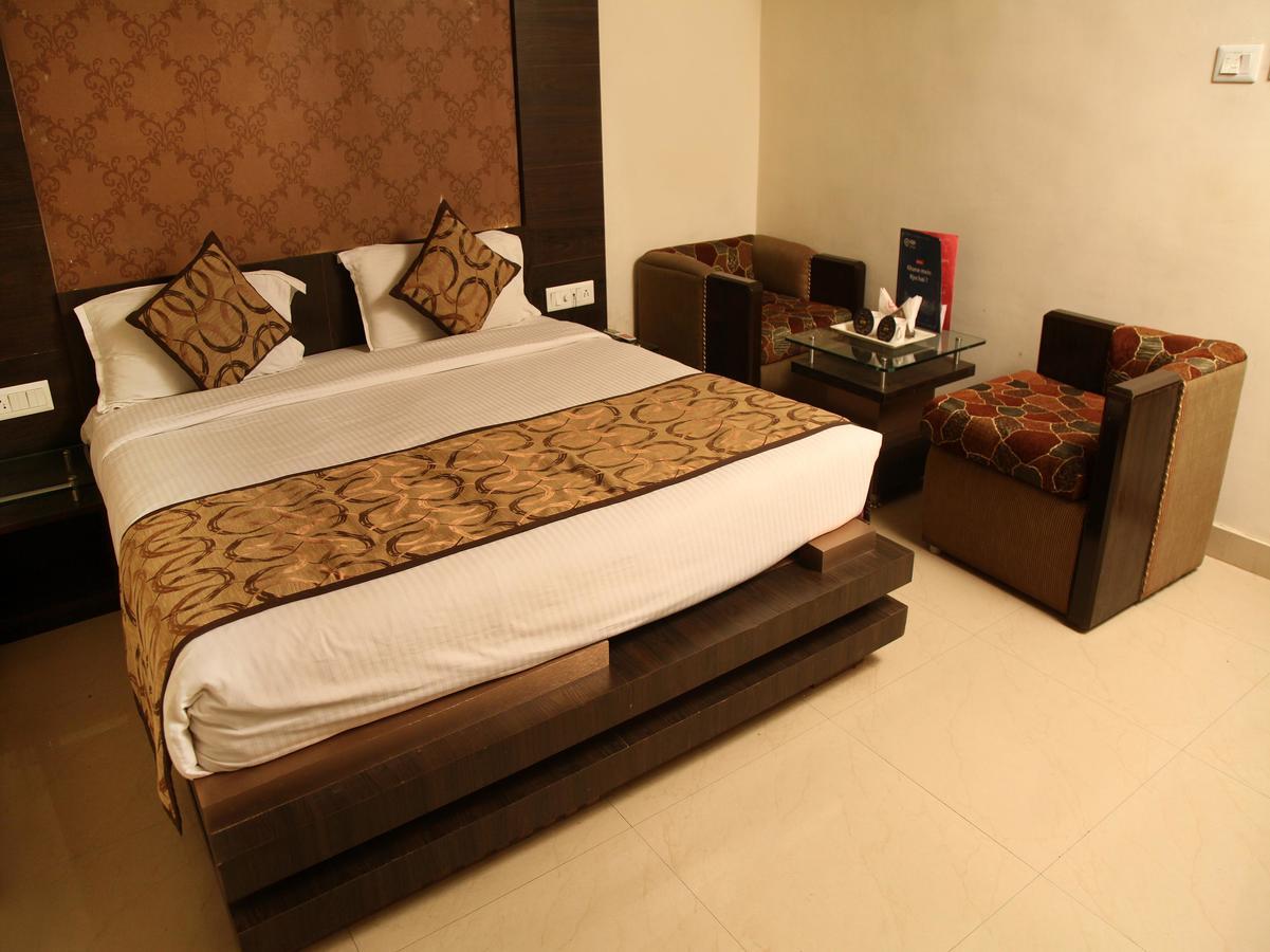 Oyo 905 Galaxy View Hotel Prayagraj Extérieur photo