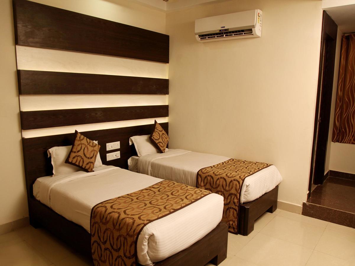Oyo 905 Galaxy View Hotel Prayagraj Extérieur photo