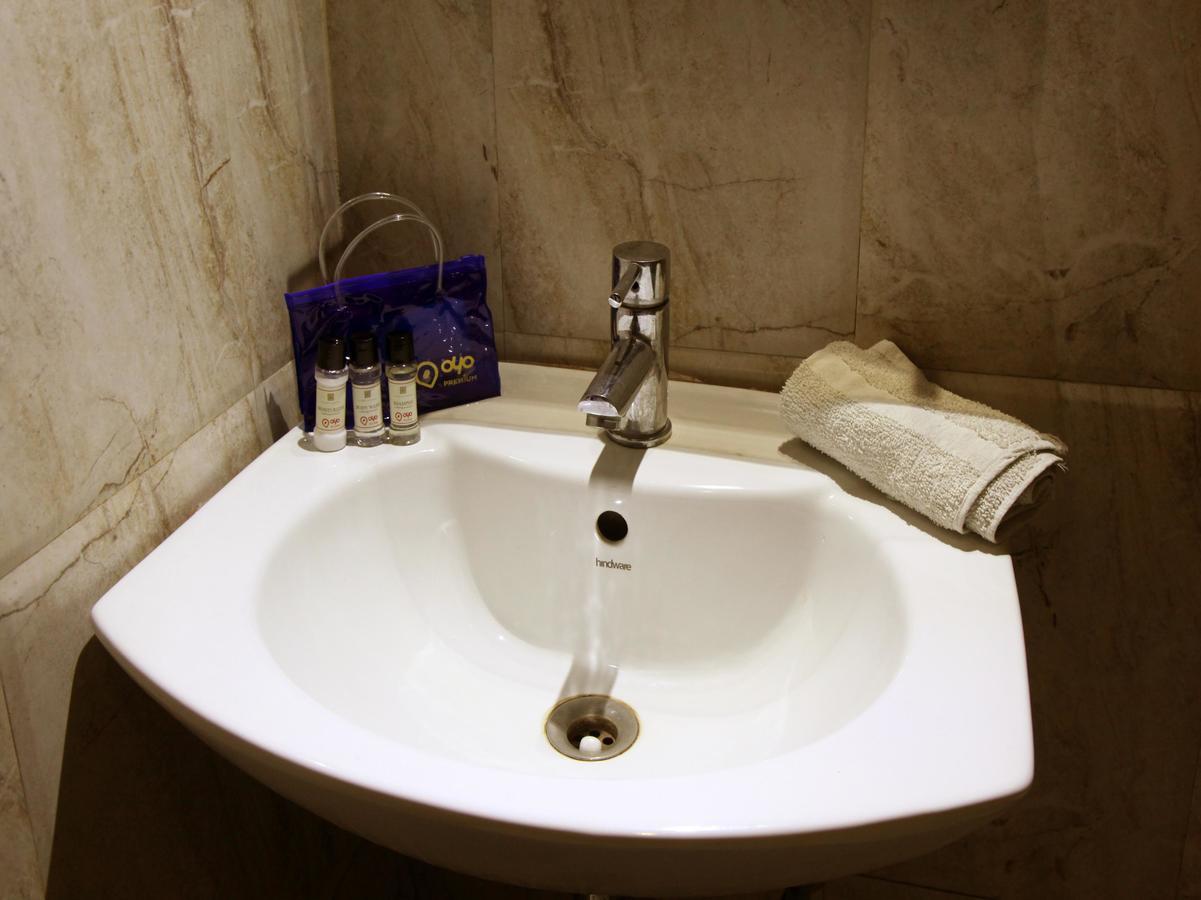 Oyo 905 Galaxy View Hotel Prayagraj Extérieur photo
